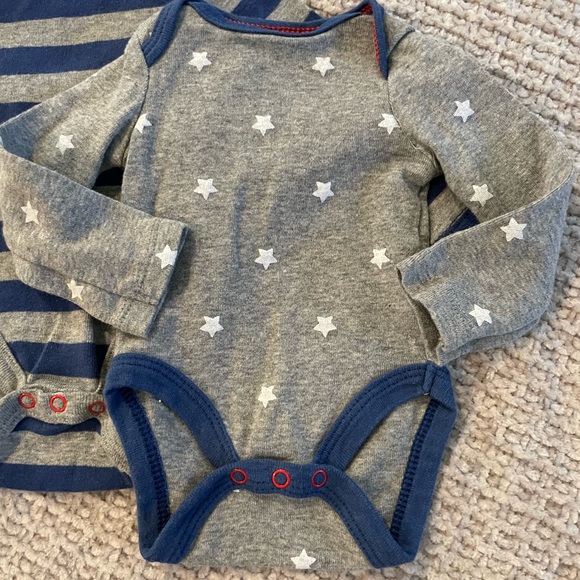 Baby Boy Long Sleeved Mix and Match Onesies and Pants - Picture 4 of 9
